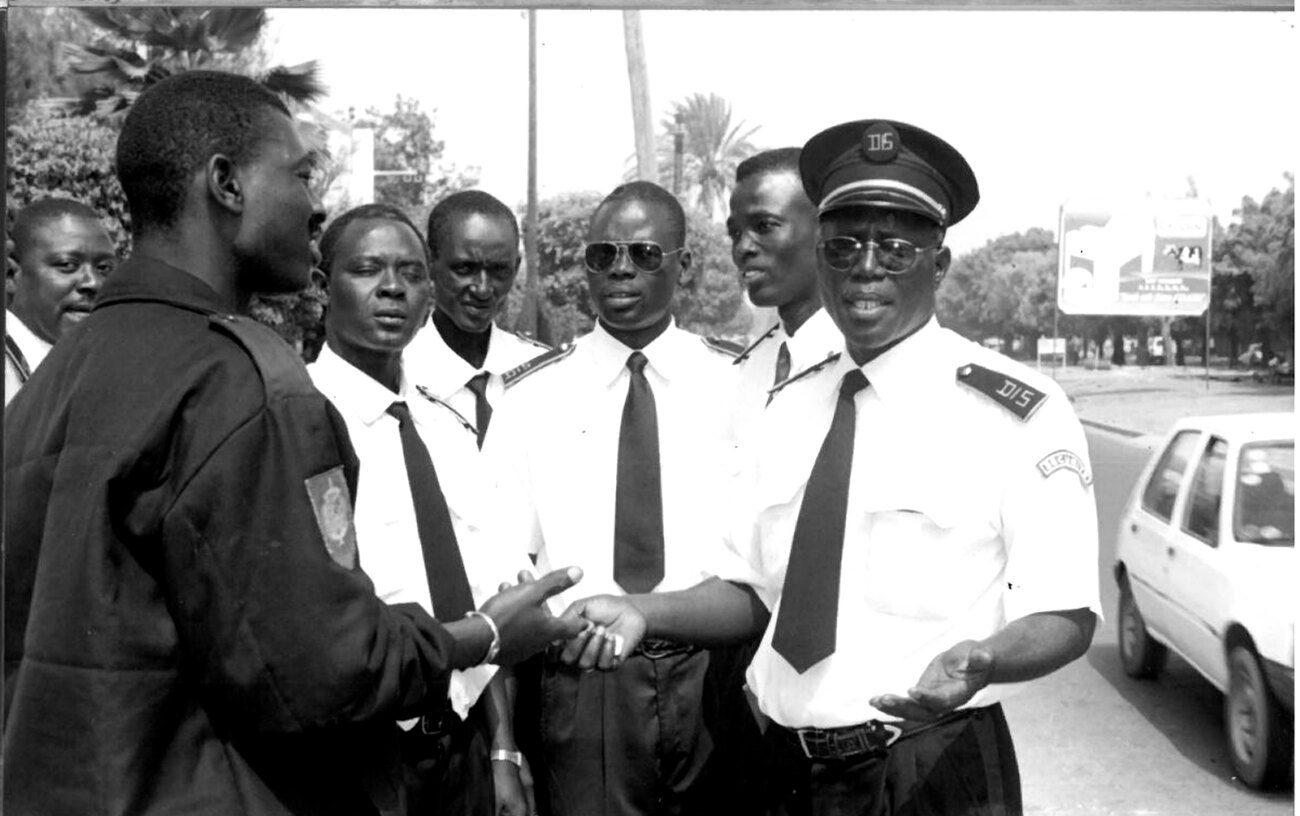 Transmission entre générations d'agents de sécurité DIS. — Archives DIS